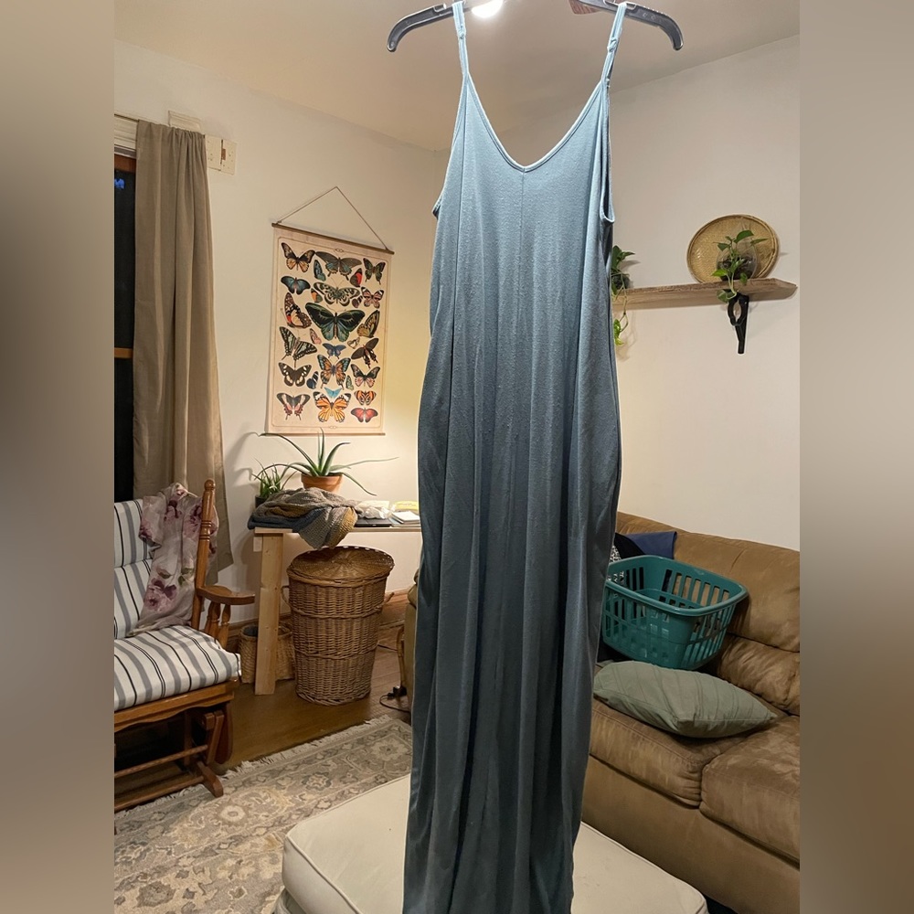 Size M maxi dress. Smoke and pet free home. Smoke and pet free home!